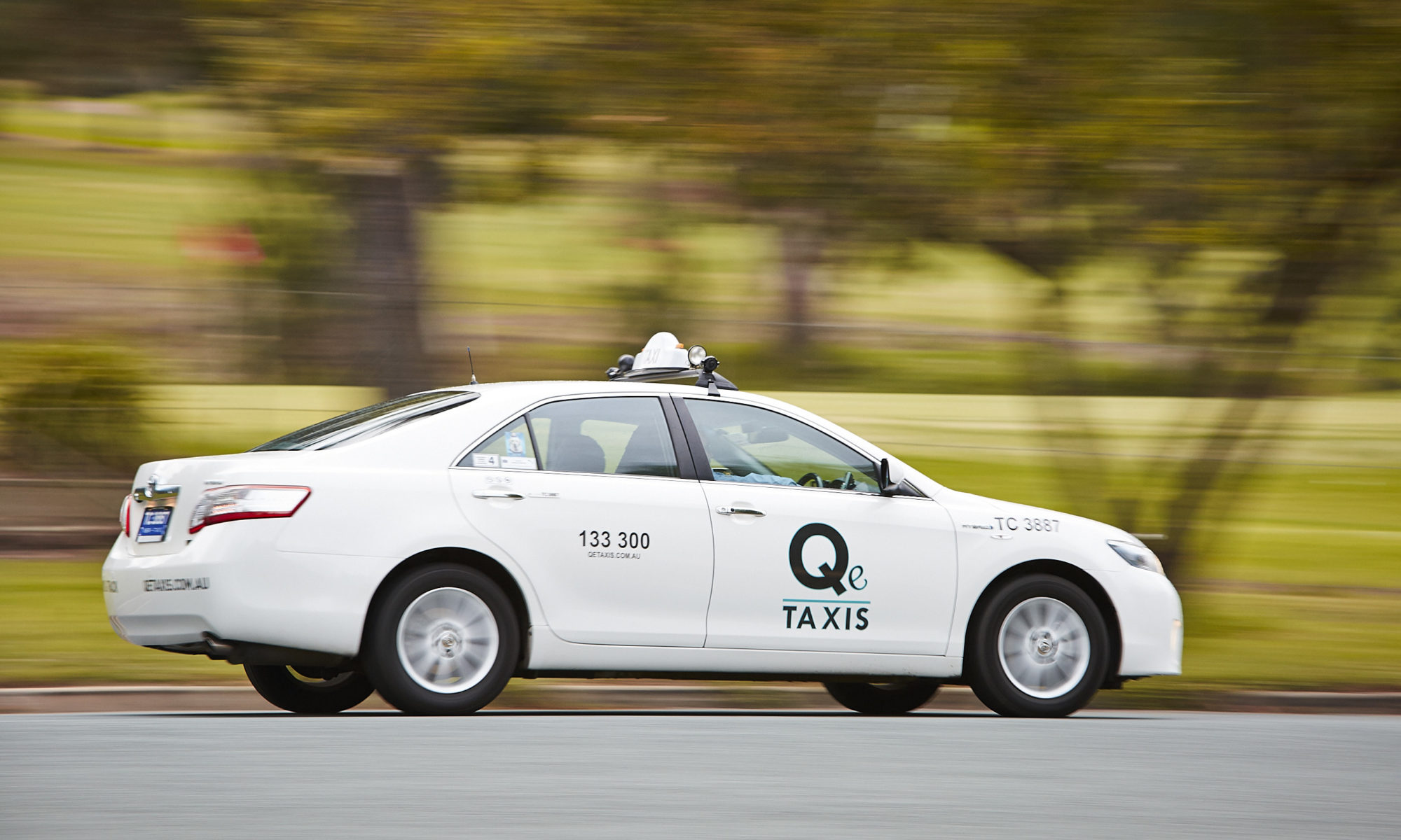 Q e Taxis driving through Queanbeyan